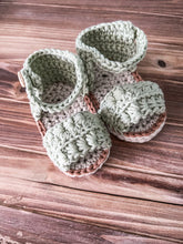 Load image into Gallery viewer, 0-3 month Cotton Baby Sandals, Baby Shoes, Photo prop, Soft Baby Shoe, Baby summer Shoe, summer wear, Footwear, knit wear, Crochet