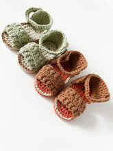 Load image into Gallery viewer, 0-3 month Cotton Baby Sandals, Baby Shoes, Photo prop, Soft Baby Shoe, Baby summer Shoe, summer wear, Footwear, knit wear, Crochet