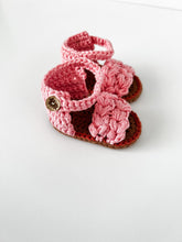 Load image into Gallery viewer, 0-3 month Cotton Baby Sandals, Baby Shoes, Photo prop, Soft Baby Shoe, Baby summer Shoe, summer wear, Footwear, knit wear, Crochet
