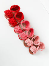 Load image into Gallery viewer, 0-3 month Cotton Baby Sandals, Baby Shoes, Photo prop, Soft Baby Shoe, Baby summer Shoe, summer wear, Footwear, knit wear, Crochet
